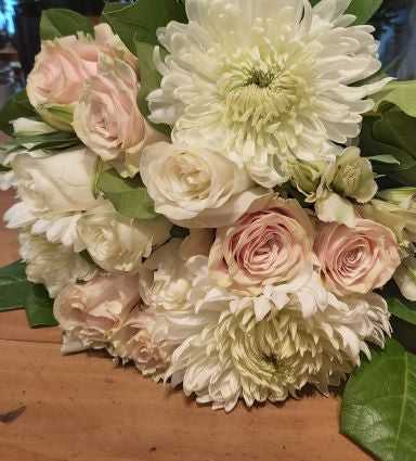 Bouquet de roses, chrysanthèmes et alstromerias - 60$ à 150$