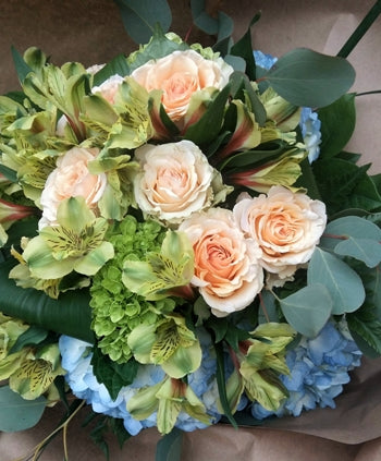 Bouquet de roses, hydrangées et alstromérias - 75$ à 125$